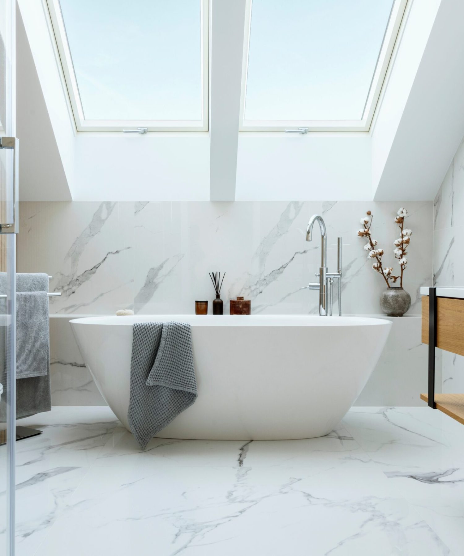 Stylish,Bathroom,Interior,Design,With,Marble,Panels.,Bathtub,,Towels,And